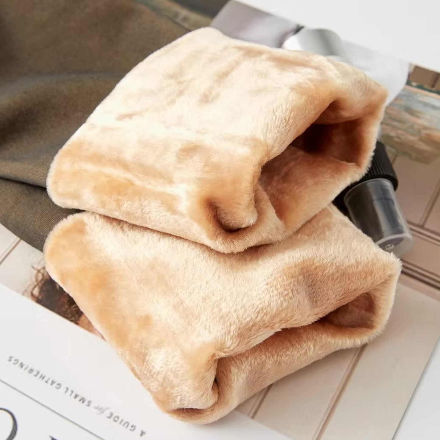 Det genomskinliga fleece-strumpbyxorna